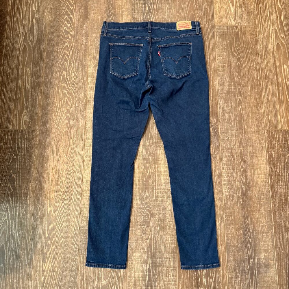 Levi’s Slimming Skinny Jeans – Size 33 x 30